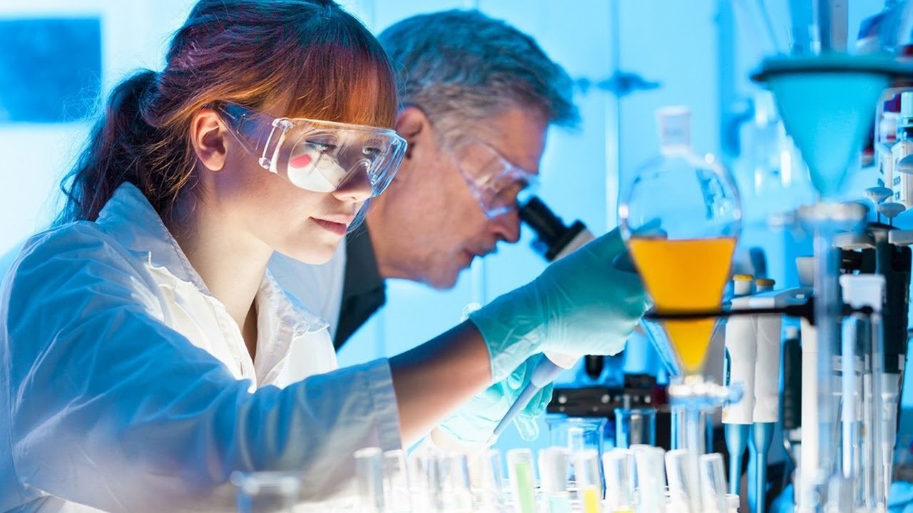 how to become a lab technician