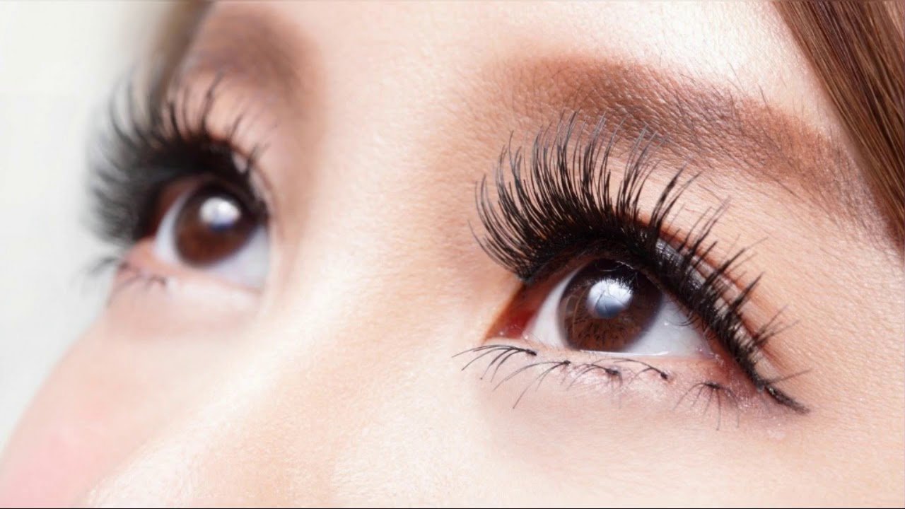 A Gentle Sweep of Magic-How to Apply Eyelash Serum