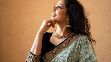 how to wear saree with halter neck blouse -how to wear saree with halter neck blouse